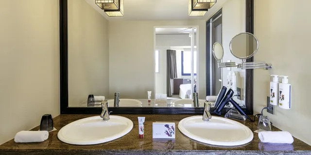 جناح جونيور بسريرين منفصلين، The Luigans Spa And Resort 2/3