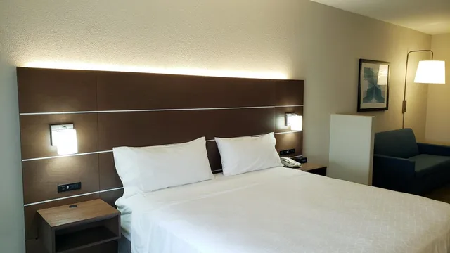 جناح تنفيذي بسرير كينج، Holiday Inn Express Hotel & Suites Weslaco 1/6
