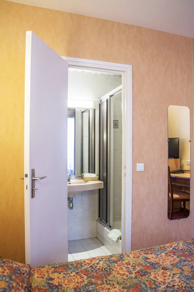 Business, Double Bed, No Elevator، HOTEL TERMINUS MONTPARNASSE 6/6