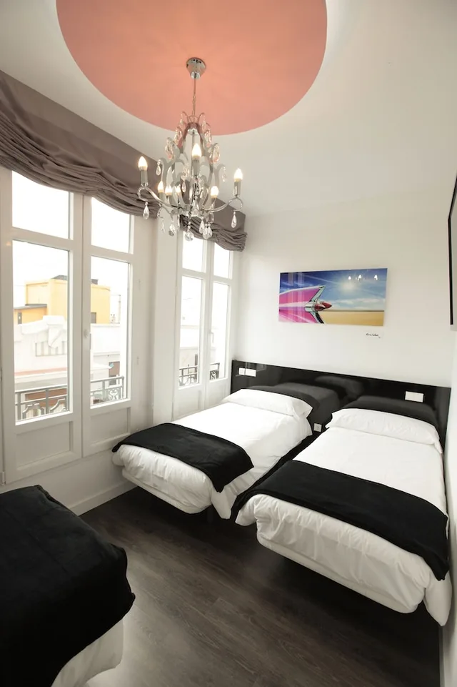 Room, Single, Double Bed, Vitium Urban Suites 3/10