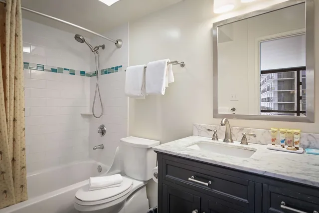 1 Bedroom, Standard, Queen Bed, Aston at the Waikiki Banyan 2/3