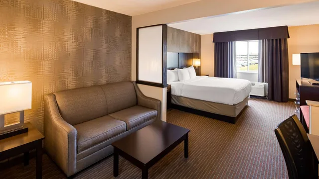 جناح بسرير كينج مع أريكة، Best Western Pearl City Inn 4/4