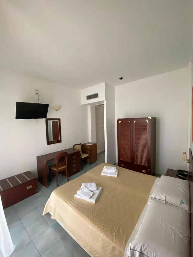 Room, Double Bed, Hotel America 7/10
