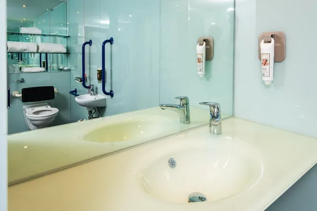 Duet, Twin Beds, Ibis Styles Crewe 6/9