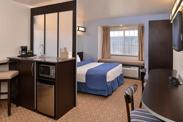 Standard, Queen Bed, Microtel Inn Suites Klamath Falls 8/10