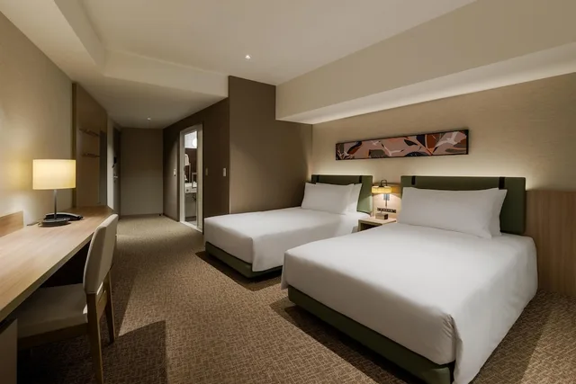 غرفة بسريرين منفصلين بإطلالة على البحر، The Square hotel Yokohama Minatomirai 3/4