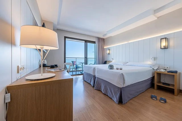 Room, Single, Lateral Side Sea View، Estival Torrequebrada 2/3