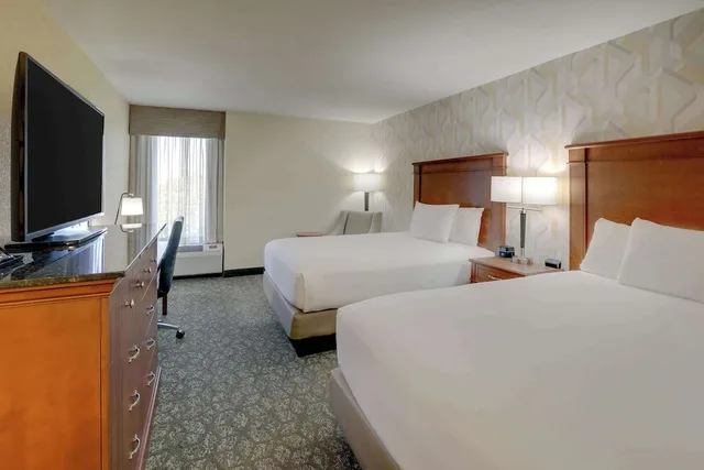 غرفة بسريرين كوين، Drury Inn & Suites Charlotte University Place 4/5