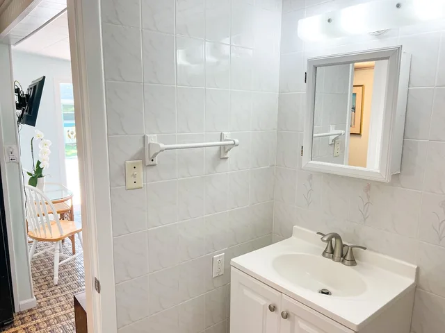 كوخ بسرير كوين مع أريكة، Sunset Cove Beach Resort 3/5