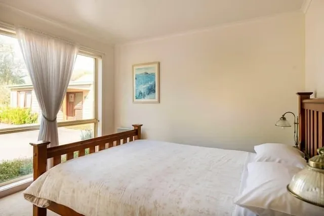 كوخ بسرير كوين وسريرين منفصلين بغرفتي نوم لذوي الإعاقة، DAYSY HILL COUNTRY COTTAGES 3/10