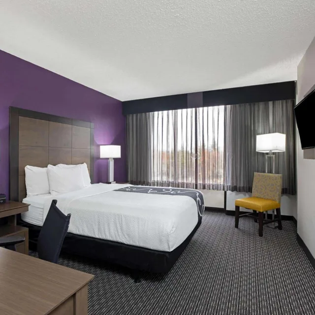 غرفة بسرير مزدوج لذوي الإعاقة، La Quinta Inn & Suites by Wyndham Rancho Cordova Sacramento 1/10