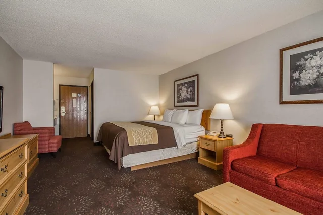 Suite, Comfort Inn Fond Du Lac 2/2