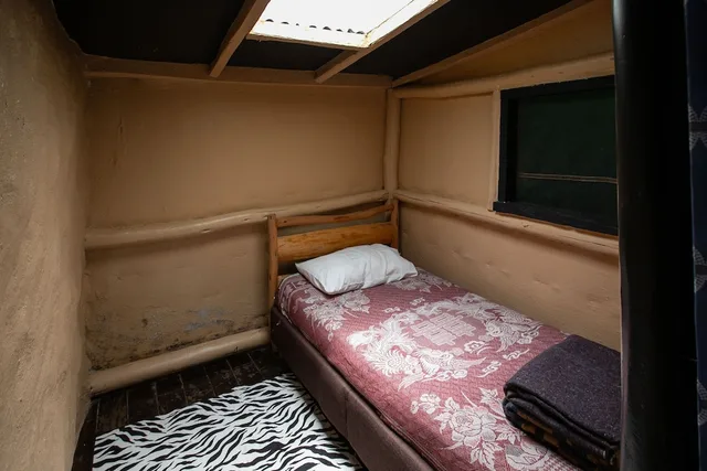 كابينة بسرير مزدوج وسرير فردي بحمام خاص، Punda Milias Camp Nakuru 4/7