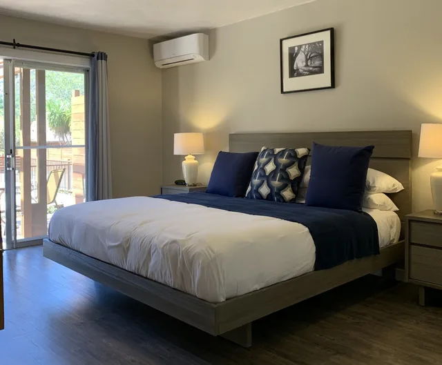 غرفة بسرير كينج بإطلالة على الحديقة، Hidden Valley Inn 1/7