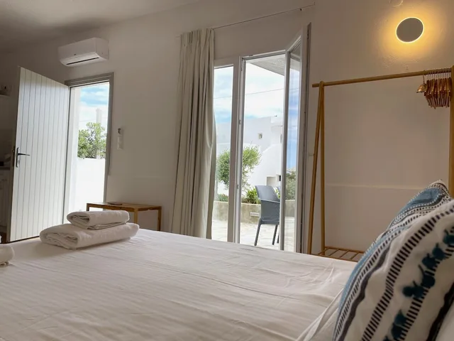 Flatlet, Queen Bed, Village View, 2 Sofa, Ground Floor، Adonis Hotel Studios & Apartments 2/10