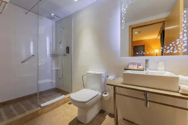غرفة ثلاثية، Del Mar Hotel 6/8