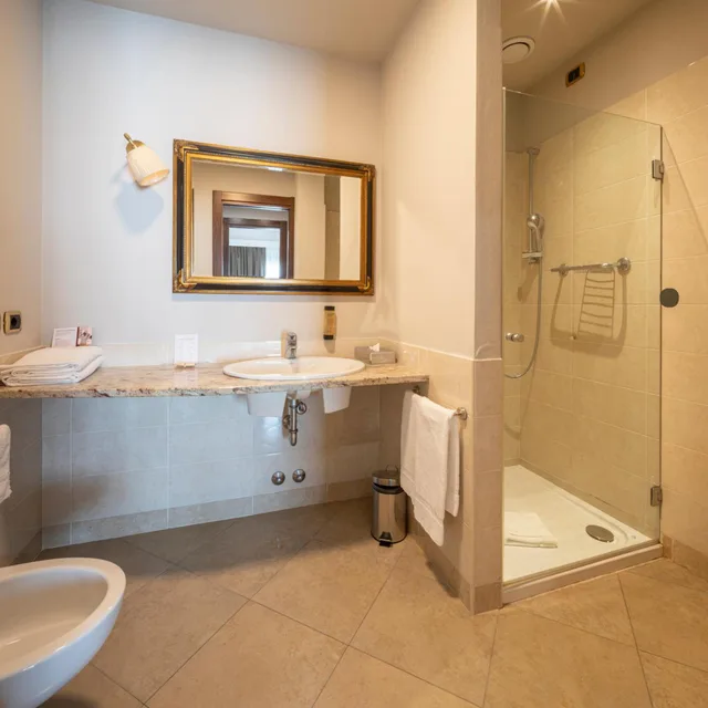 غرفة سوبيريور بسرير فردي وسرير كوين بشرفة، Hotel Horizon Wellness Spa Resort, BW Signature Collection 5/6
