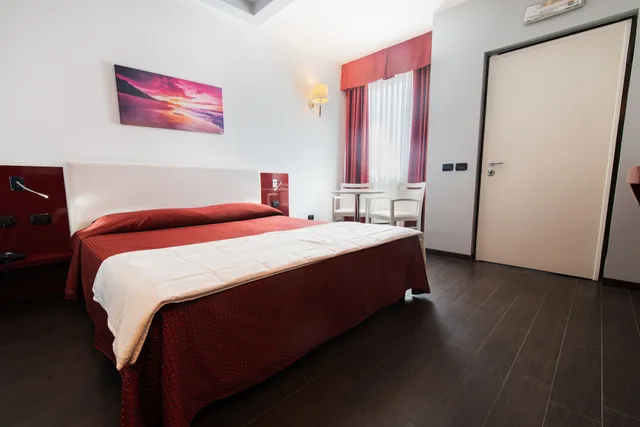 غرفة بسرير كينج، Hotel Mediterraneo 2/4