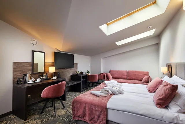 شقة كومفورت بسرير كوين وسرير فردي، Hotel Estera 1/2