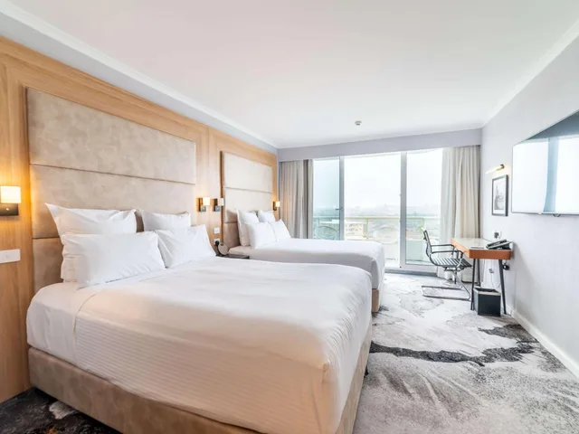 غرفة سوبيريور بسرير كينج وسريرين كوين بإطلالة على المدينة، The Brighton Hotel Sydney - Mgallery Collection 6/10