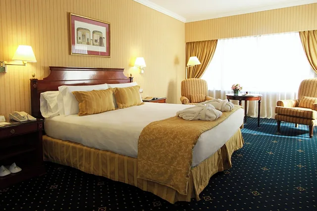 Executive, Suite, King Bed, Corner, Hotel Emperador Buenos Aires 3/7