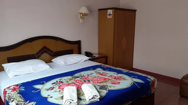 جناح جونيور، Hotel Parewisata 3/6