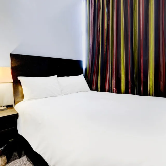 غرفة قياسية مزدوجة بسرير كينج، London Shelton Hotel, Finsbury Park 2/4