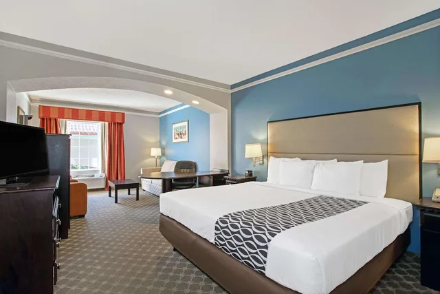 غرفة تنفيذية بسرير كينج، La Quinta by Wyndham PCB Coastal Palms 2/3