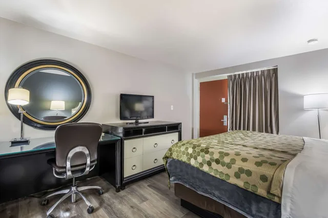 غرفة بسرير كينج، Econo Lodge Neenah 7/9