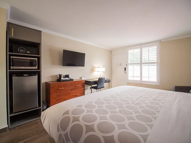 غرفة جونيور بسرير كينج، Equus Inn Ocala 2/7