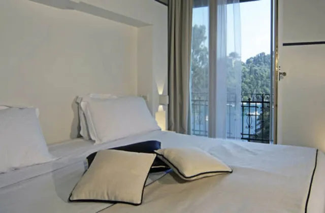 غرفة ديلوكس رباعية بسرير كينج بإطلالة على البحر مع أريكة، Hotel Piccolo Portofino 3/6