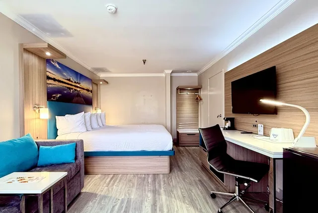 Room, King Bed, Sofa, Accessible, Days Inn By Wyndham Los Angeles Lax Redondo Manhattan Beach 5/10