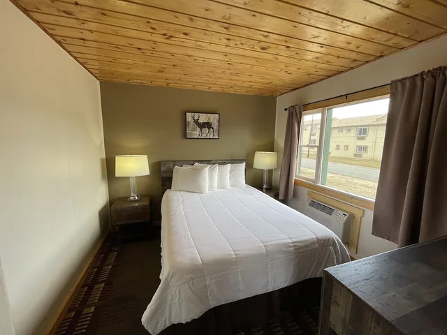 جناح عائلي بسريرين كوين مع أريكة، Estes Mountain Inn 1/4