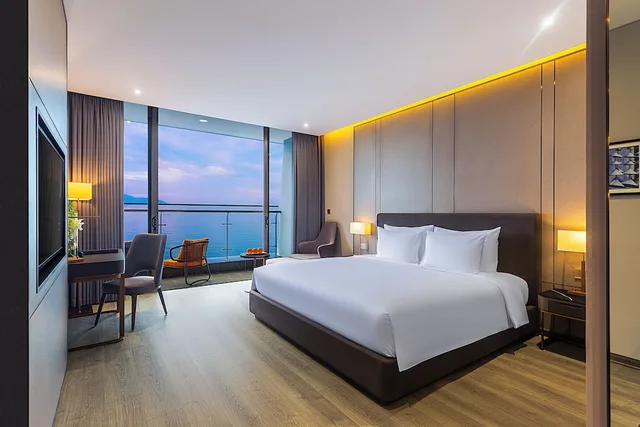 Premier, King Bed, Ocean Front، Le Sands Oceanfront Da Nang Hotel 1/9