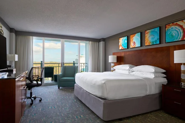 Room, King Bed, Resort View, Balcony, Main Tower, Accessible، Marriott Sanibel Harbour Resort And Spa 2/9