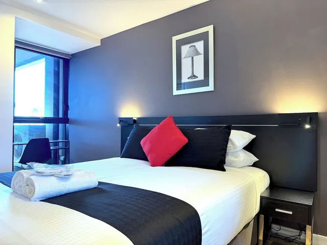 2 Bedrooms, Apartment, Balcony, Aura On Flinders Serviced Apartment 6/9