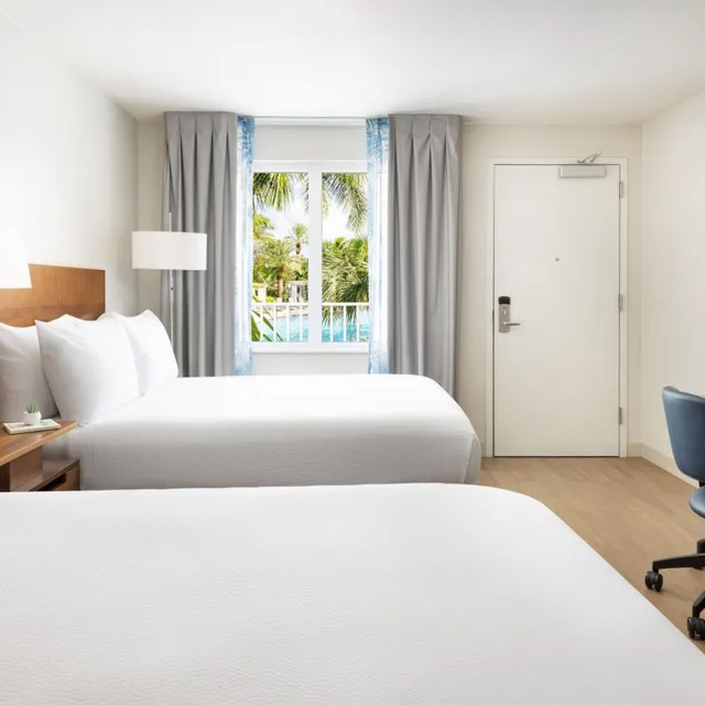 غرفة ديلوكس بسرير كوين بإطلالة على المسبح، Fairfield Inn Suites Key West At the Keys Collection 2/10