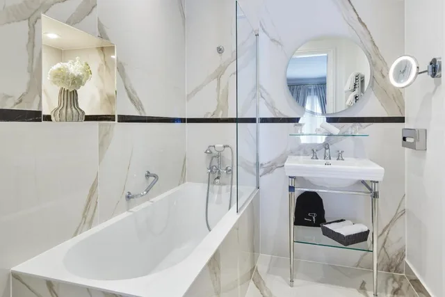 Duke of Westminster, Prestige, Suite, Queen Bed، Hotel Westminster 7/9