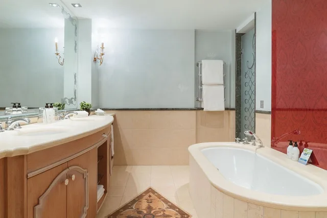 2 Bedrooms, Carlton, Suite, 2 King Beds, Murphy Bed, Lake View، Carlton Hotel St Moritz 3/4