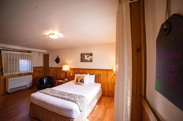 غرفة قياسية بسرير كوين، Alpine Trail Ridge Inn 2/8