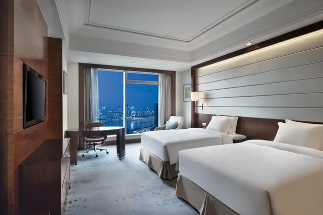 غرفة بسريرين منفصلين بإطلالة على النهر، Crowne Plaza Nanchang Riverside 2/5