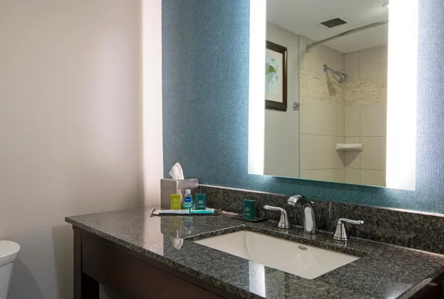 جناح جونيور بسريرين كوين مع أريكة، Doubletree By Hilton Kamloops 3/4