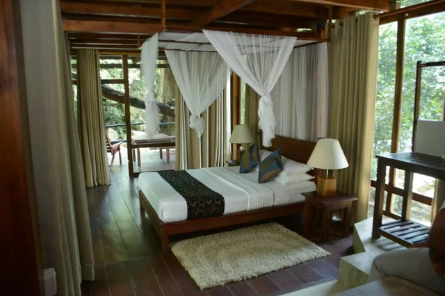 شاليه بسرير مزدوج وسريرين منفصلين بإطلالة على النهر، Ella Jungle Resort 1/2