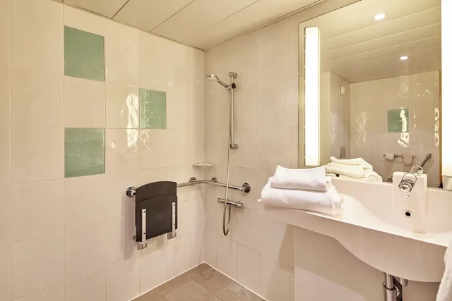 Room, Double Bed, B&B Hotel Cergy Port 4 Stars 3/3