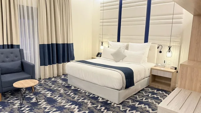 غرفة سوبيريور بسرير كينج وسرير كوين بشرفة، Le Reve Hotel 2/10