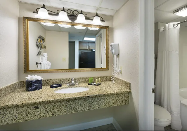 Efficiency, Tower, 2 Queen Beds, Ocean Front, Kitchen، Sea Crest Oceanfront Resort 6/8
