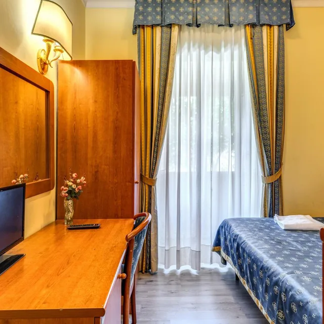 Room, Single, French Bed، Baltic Hotel 5/10