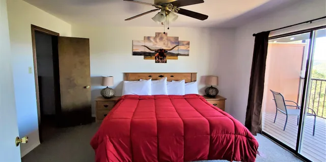 شقة سكنية بسرير كوين وسريرين منفصلين بغرفتي نوم مع أريكة، High Sierra Condominiums 1/10