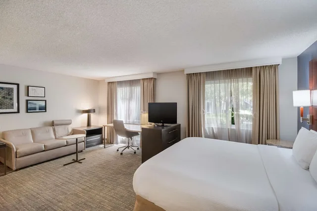 جناح بسريرين كينج بغرفتي نوم مع أريكة لذوي الإعاقة، Sonesta ES Suites Huntington Beach Fountain Valley 2/6