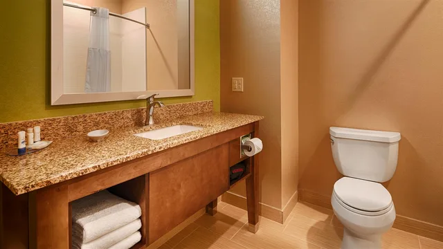 غرفة بسريرين كوين، Best Western Plus Flatonia Inn 4/4